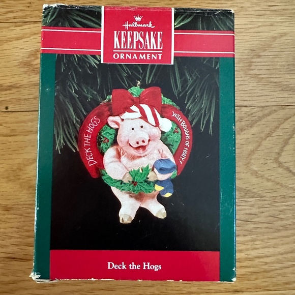 Hallmark 1992 Deck the Hogs with Boughs of Holly Ornament - Picture 1 of 16